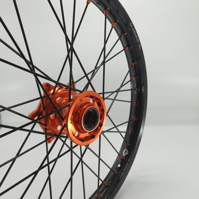 KTM EXC 125-530CC 2003-2023用のアンオード化黒 21/18 エンドゥロホイールを交換/修理する